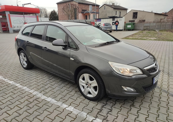 Opel Astra cena 24999 przebieg: 118000, rok produkcji 2011 z Puszczykowo małe 191